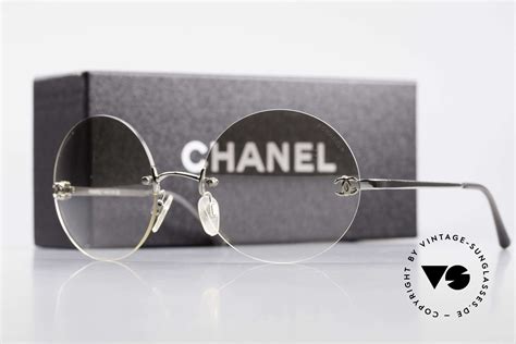 chanel sonnenbrille rund damen|Chanel sunglasses with on side.